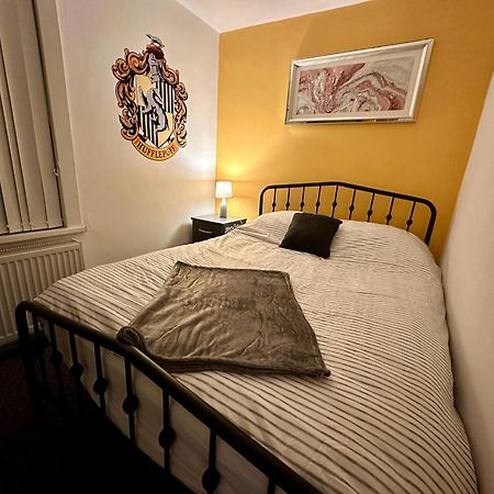 Wizards Corner Spacious 3 Bed Near Watford Junction المظهر الخارجي الصورة